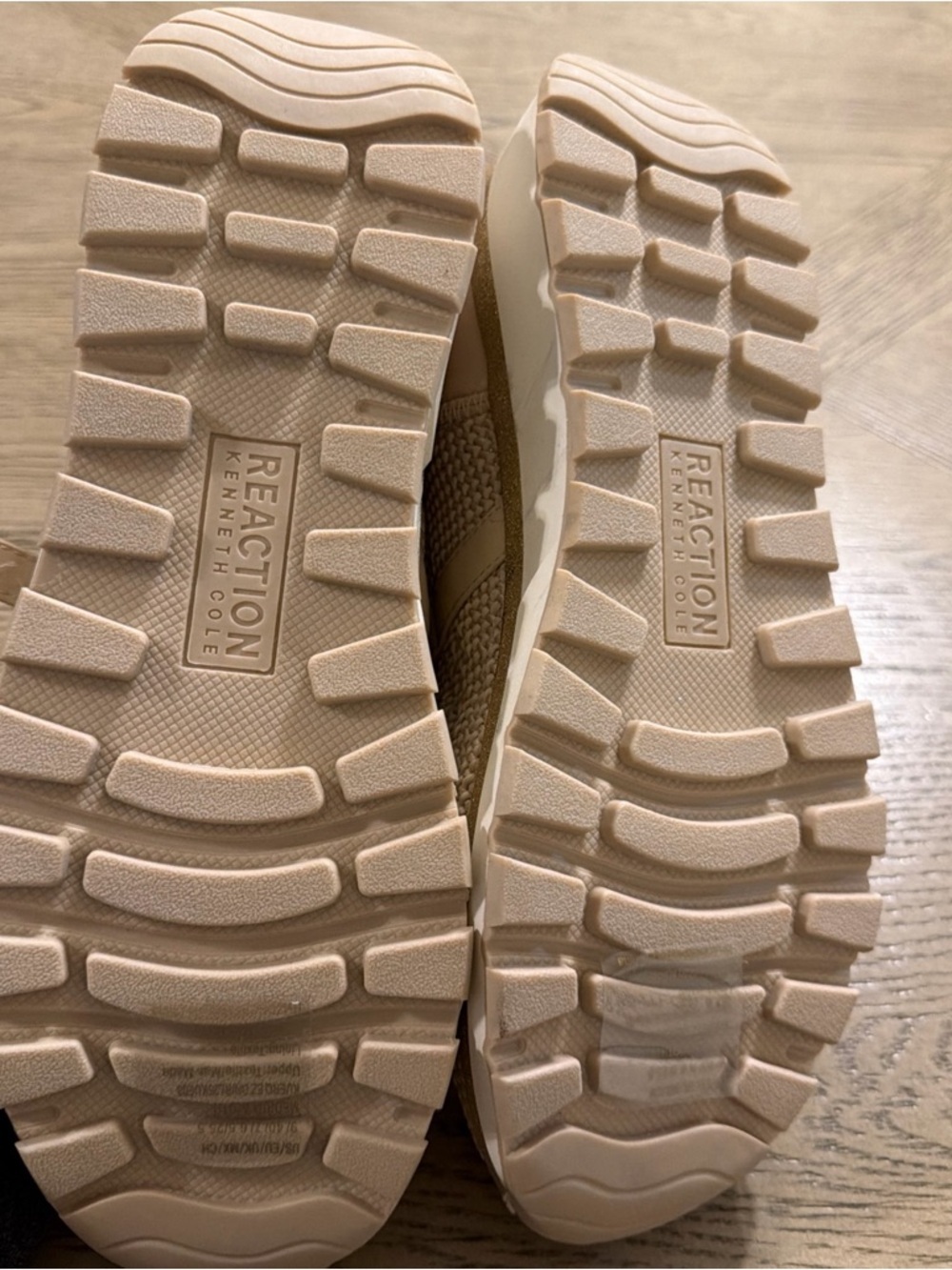 Kenneth Cole Reaction Sz 9 NWT Women's Kuerq EZ Mary Jane Sneaker - Picture 4 of 4